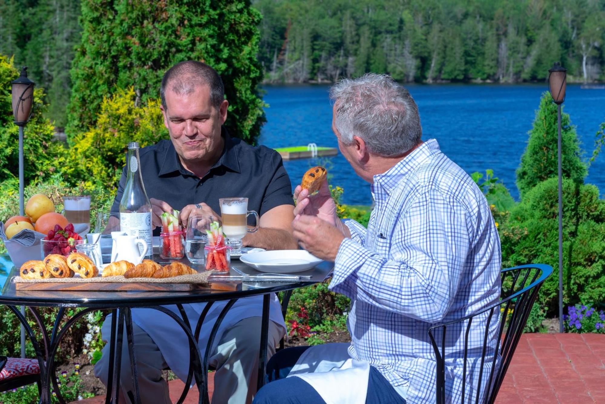 Hôtel et centre de villégiature du lac Carling Grenville-Sur-La-Rouge Extérieur photo