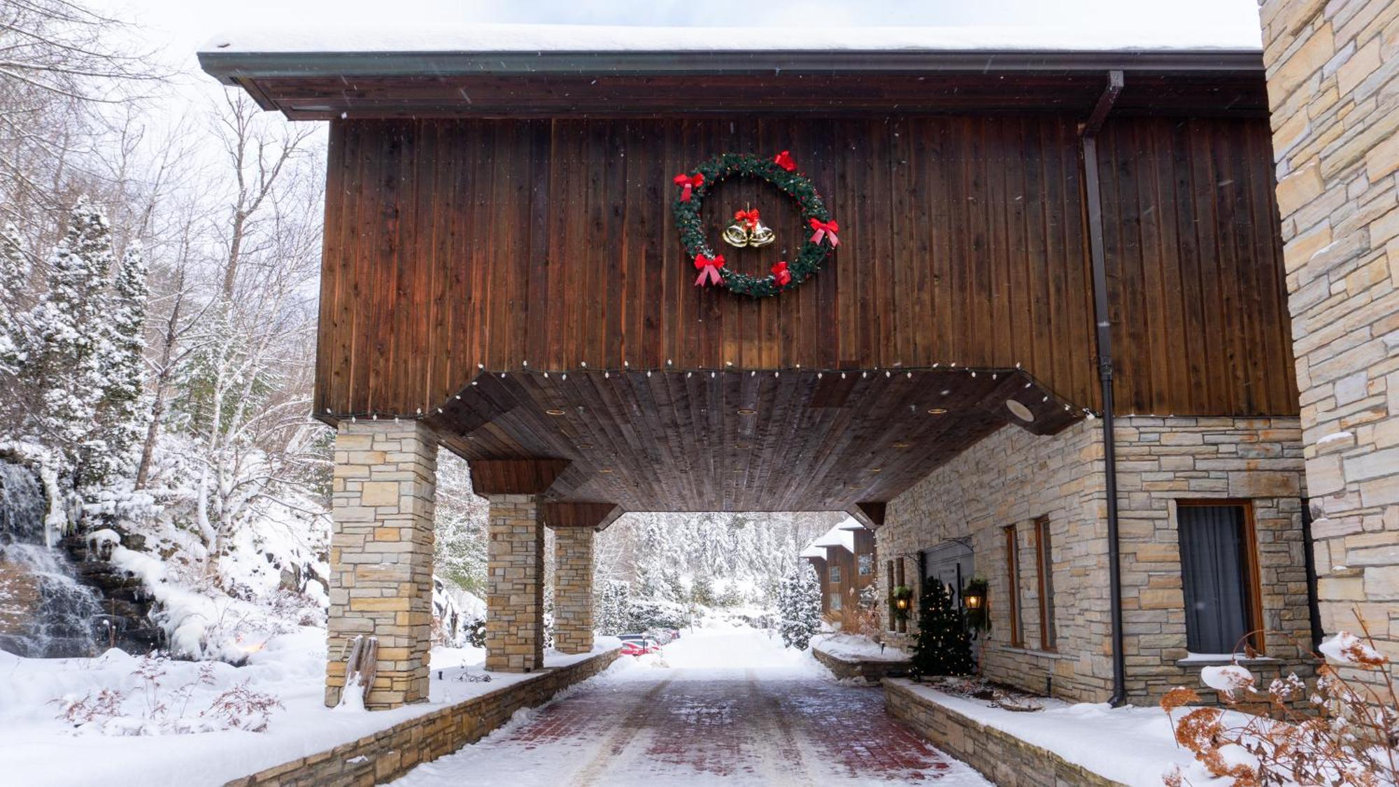 Hôtel et centre de villégiature du lac Carling Grenville-Sur-La-Rouge Extérieur photo