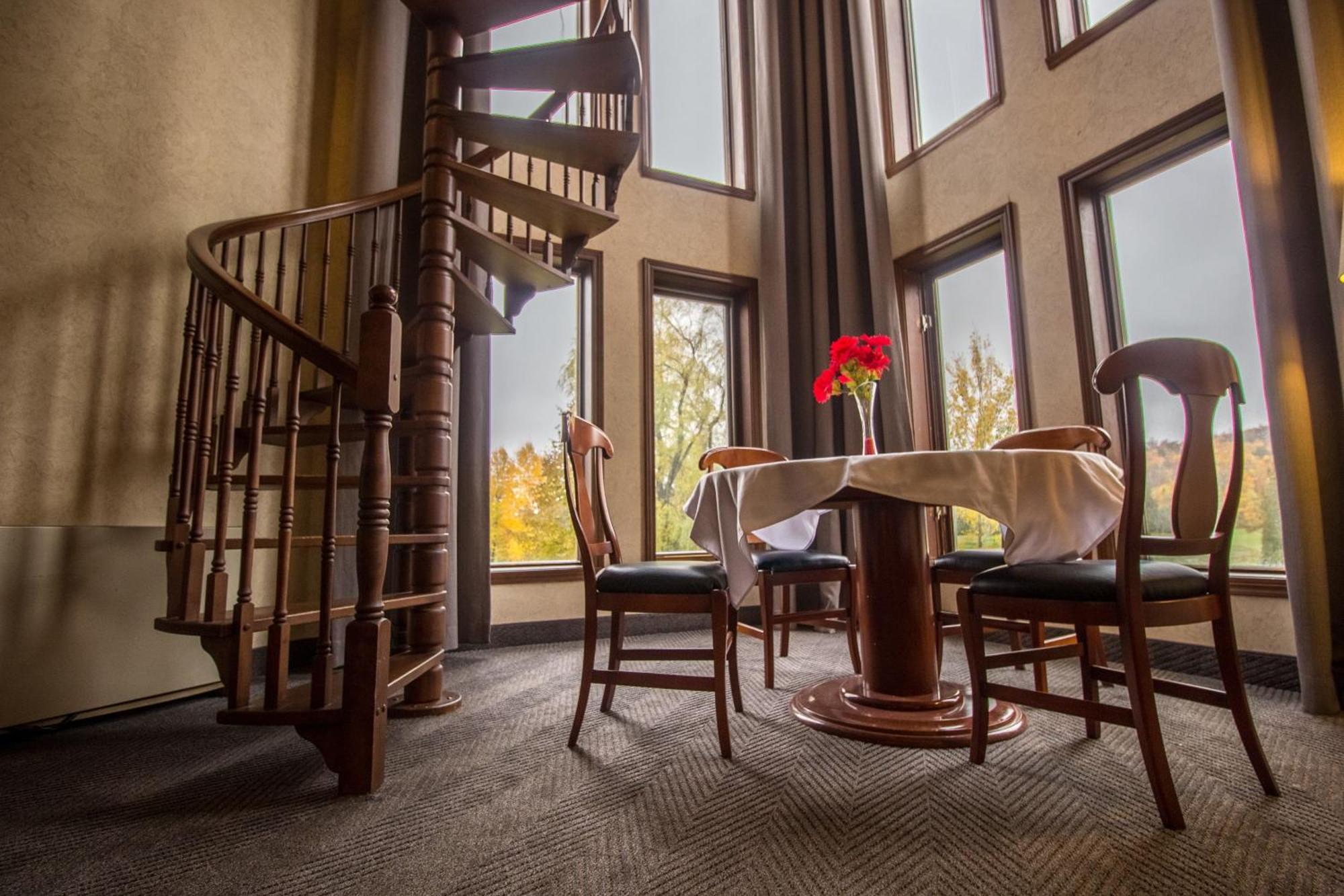 Hôtel et centre de villégiature du lac Carling Grenville-Sur-La-Rouge Extérieur photo
